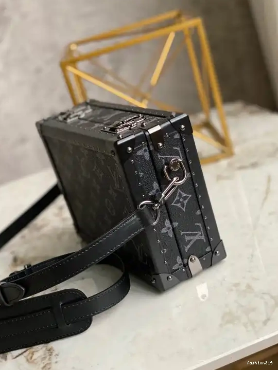 BOX VUITTON LOUIS CHANELUTCH 0428